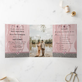 Invitación Tríptica Seda Rosa y Relieve metalizado plateado y Perlas, 