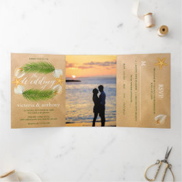Invitación Tríptica Suite de bodas Tropical Wreath Sandy Beach