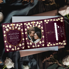 Invitación Tríptica Sword & Shield Boda de fantasía medieval rojo