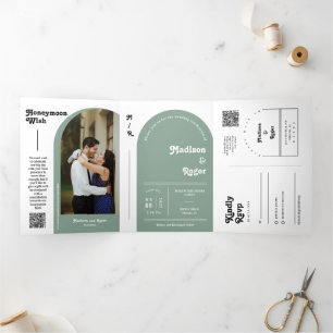 Invitación Tríptica Verde Salvia Arco Retro Boho Código QR de Foto Bod