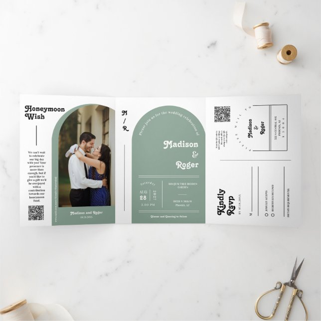 Invitación Tríptica Verde Salvia Arco Retro Boho Código QR de Foto Bod (Interior)