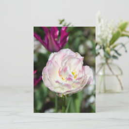 Invitación Tulipanes rosas brillantes en un día soleado 