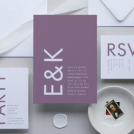 Invitación Ultra moderno negrita Gran Monograma Boda Púrpura