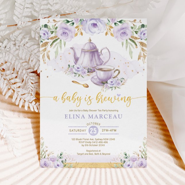 Invitación Un bebé elabora té de Baby Shower con flores morad (Subido por el creador)