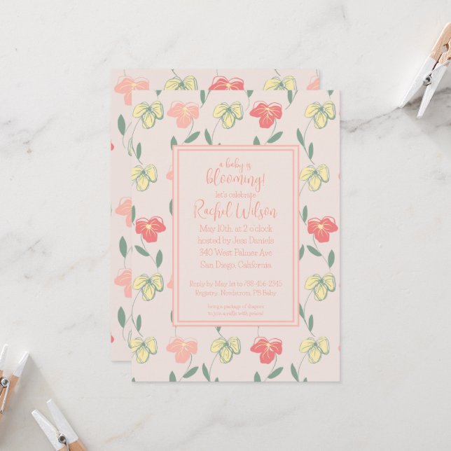 Invitación Un bebé está floreciendo en los panes rosados Baby (Anverso/Reverso In Situ)