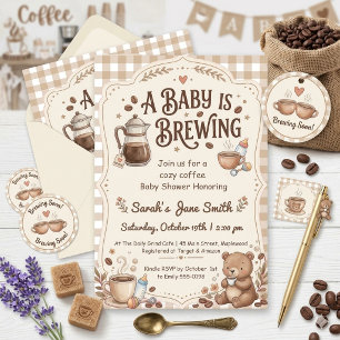 Invitación Un bebé está preparando café a cuadros neutro para