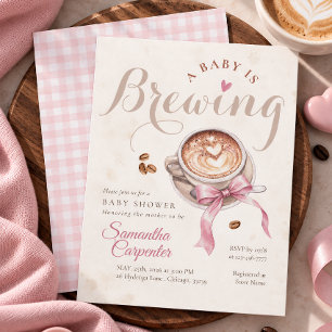 Invitación Un bebé está preparando café arco rosa baby shower