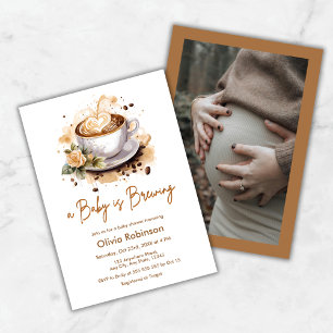Invitación Un bebé está preparando el Baby Shower del café ma