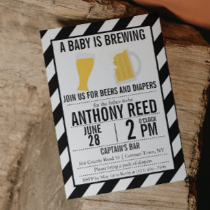 Invitación Un bebé está preparando pañal y fiesta de cerveza
