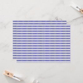 Invitación Un cielo azul vívido con nubes blancas dispersas.