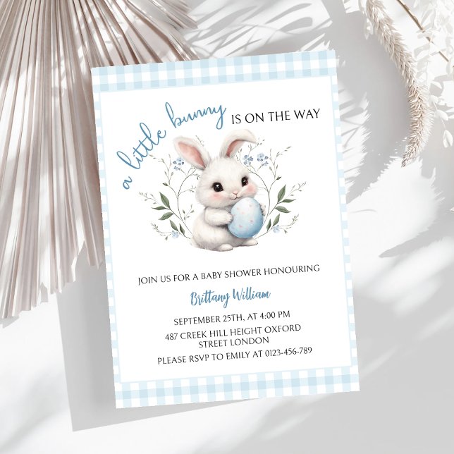 Invitación Un conejo está en la ruta del Baby Shower Blue Boy (Subido por el creador)