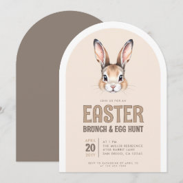 Invitación Un conejo lindo se enfrenta a un brunch de Pascua 