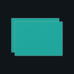Invitación un fondo verde con<br><div class="desc">El diseño es un cuadrado azul brillante con un color uniforme y una textura suave. Se destaca en el fondo con un sorprendente contraste visual.</div>
