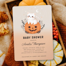 Un gato lindo en la Baby Shower de la calabaza Hal