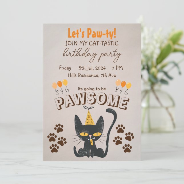 Invitación Un gato negro con Gorra de cumpleaños (Anverso de pie)
