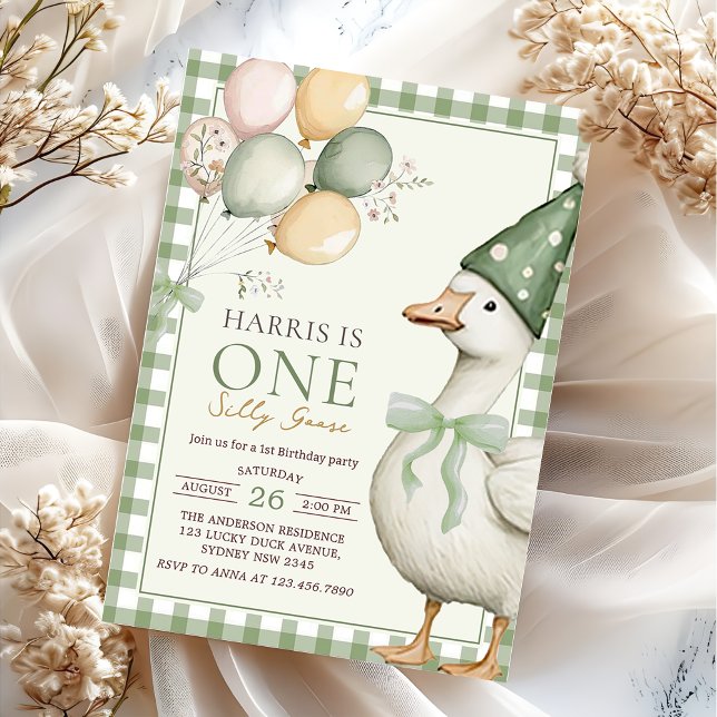 Invitación Un globo blanco bobo verde Gingham primer cumpleañ (Subido por el creador)