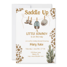 Un niño pequeño está en camino bebé