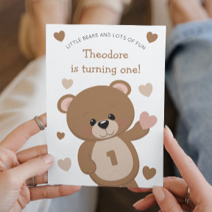 Invitación Un Oso Pequeño Y Aburrido Al Primer Cumpleaños