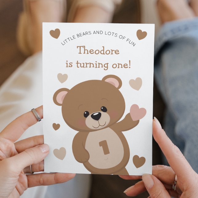 Invitación Un Oso Pequeño Y Aburrido Al Primer Cumpleaños (Subido por el creador)