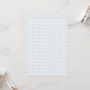 Invitación un papel pintado azul y blanco con un patrón en él