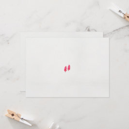 Invitación un par de hojas rojas sobre un fondo negro