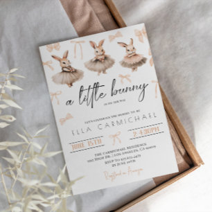 Invitación Un pequeño Baby Shower de conejito