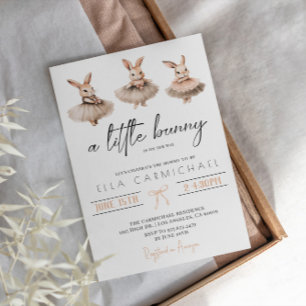 Invitación Un pequeño Baby Shower de conejito