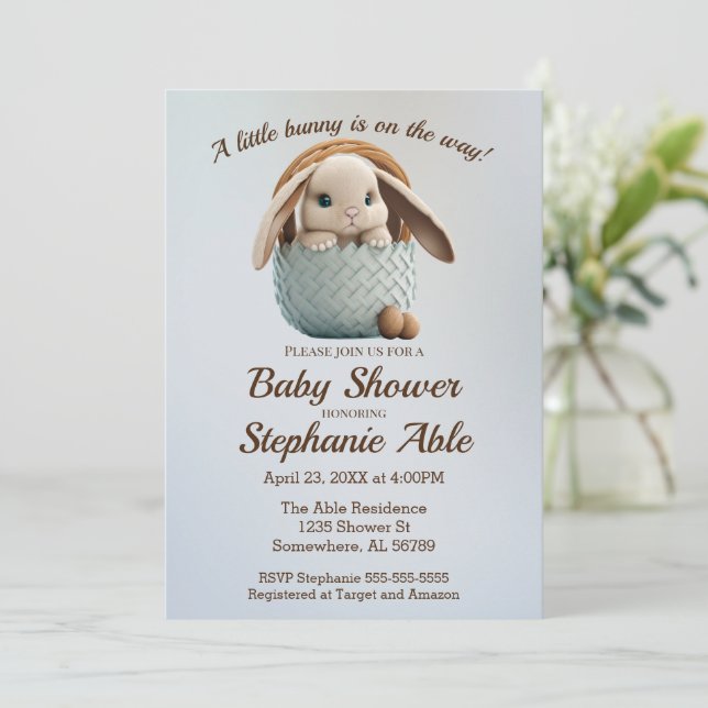 Invitación Un pequeño Baby Shower de conejito (Anverso de pie)
