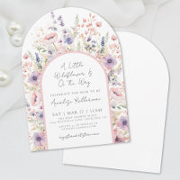 Un pequeño baby shower floral de florecillas silve