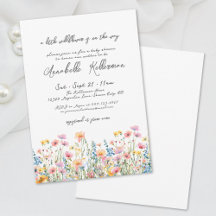 Un pequeño baby shower floral de florecillas silve