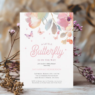 Invitación Un pequeño Baby Shower floral rosa de mariposa