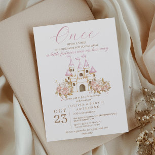 Invitación Un pequeño Baby Shower Princess Pink Castle Floral