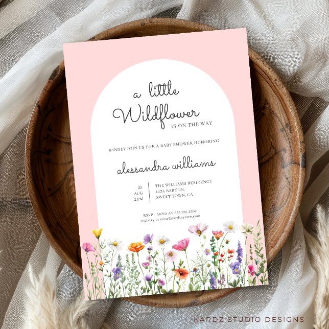 Invitación Un pequeño Baby Shower rosado floral (A little wildflower is on the way baby shower invitation, personalize easily this template online.)