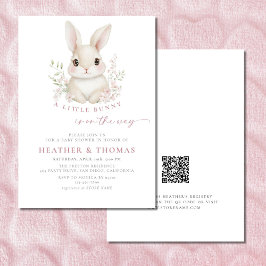 Invitación Un pequeño conejo elegante QR Baby Shower