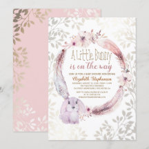 Un Pequeño Conejo Está En Camino De Baby Shower