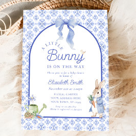 Invitación Un Pequeño Conejo Está En Camino De Baby Shower
