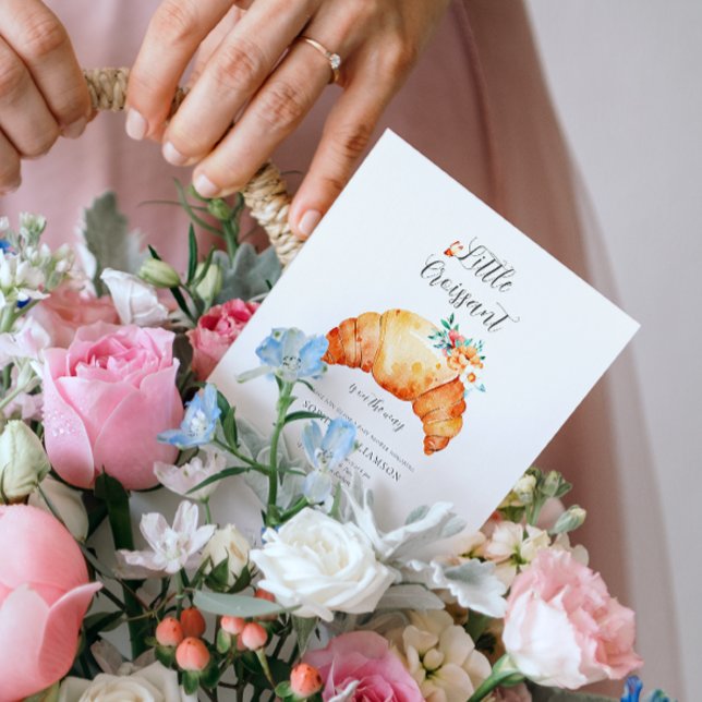 Invitación Un Pequeño Croissant Está En Camino De Baby Shower (Subido por el creador)