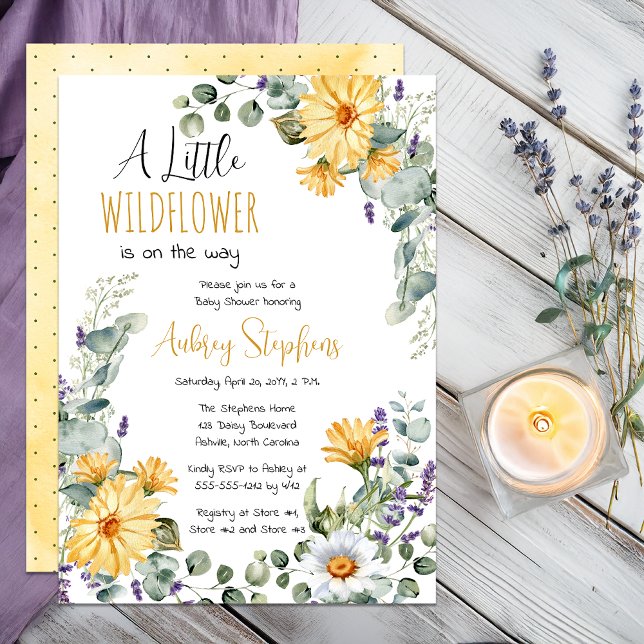 Invitación Un Pequeño Flor Silvestre Está En El Camino Chica  (A Little Wildflower Is On The Way Daisies Eucalyptus and Lavender Floral Baby Shower Invitation)