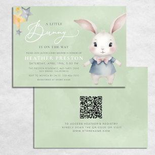 Invitación Un pequeño niño conejo Sage Verde QR Baby Shower