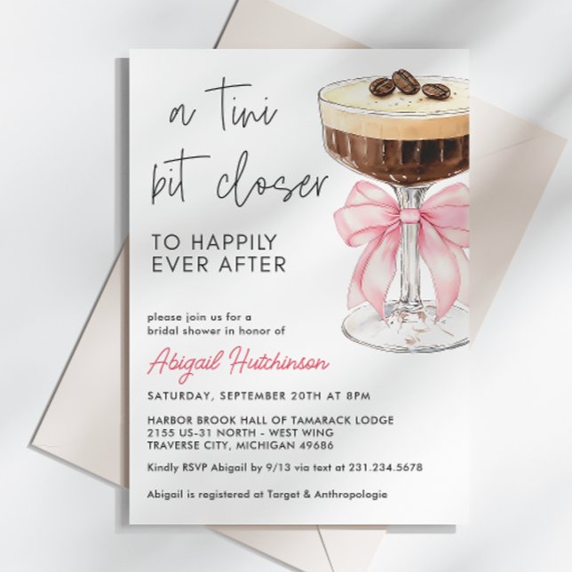 Invitación Un Poco Más Cerca Lazo Rosa Espresso Martini Nupci (A Tini Bit Closer Pink Bow Espresso Martini Bridal Invitation)