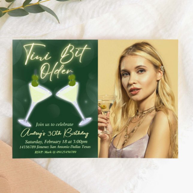 Invitación Un poquito más vieja - Martini con foto (A Tini Bit Older - Martini with Photo Picture Landscape Invitation)