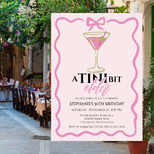 Invitación Un poquito más viejo Martini lindo borde rosa cump