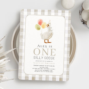 Invitación Un tonto Goose Greige Gingham Primer Cumpleaños