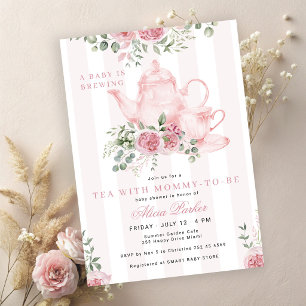 Invitación Una bebé está preparando té floral rosa para una f