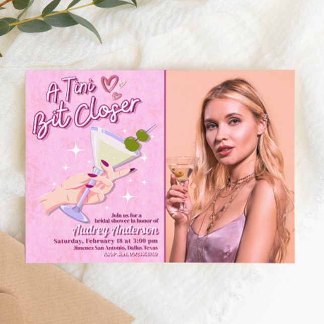 Invitación Una ducha martinita martinita más cercana con foto (A Tini Bit Closer Martini Bridal Shower with Photo Picture Landscape Invitation
)