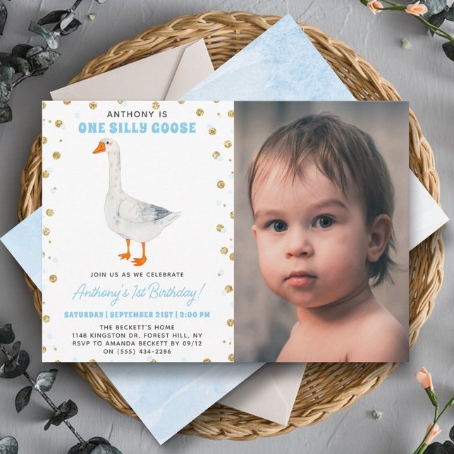 Invitación Una foto del primer cumpleaños de un chico alegre (Subido por el creador)
