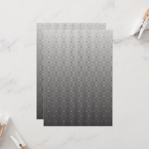 Invitación una foto en blanco y negro de una pared_