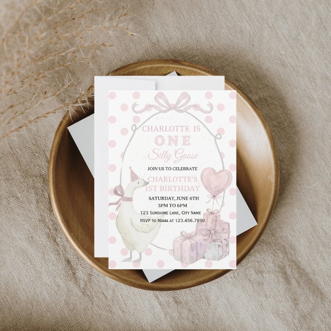 Invitación Una loca gansa rosa cumple un año (One Silly Goose is turning ONE! 🦢 Grab this sweet pink invite & party like a flock!)