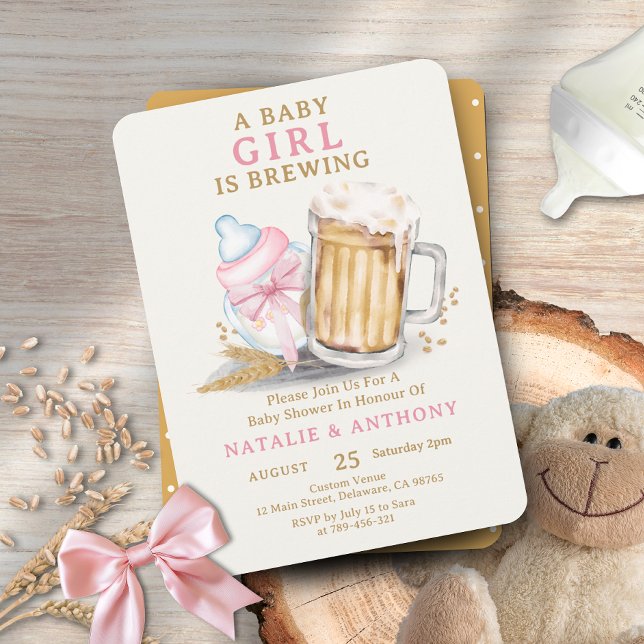 Invitación Una niña bebé elabora Baby Shower de botellas rosa (A Baby Girl is Brewing Pink Bottle Baby Shower Invitation)