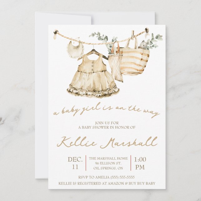Invitación ¡Una niña está en camino! Clothesline Baby Shower (Anverso)